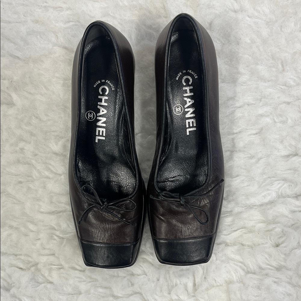 CHANEL Black Leather Square-Toe Shoes with Bows